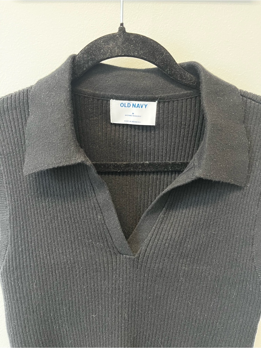 NWT Old Navy Black Ribbed Sleeveless Polo Crop Tank Sweater Top Sz M - Picture 3 of 9